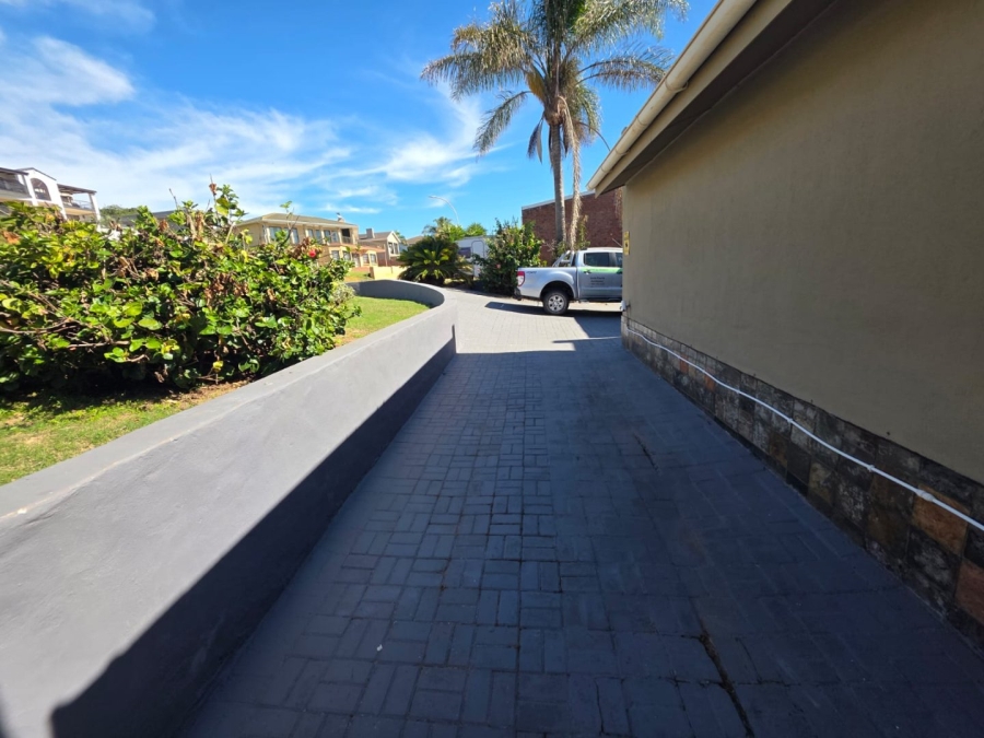 4 Bedroom Property for Sale in Wavecrest Eastern Cape